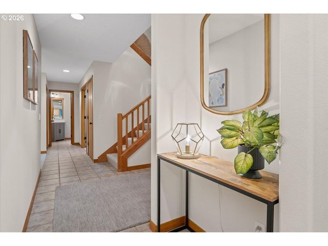 8835 Sw WASHINGTON Dr, Portland, OR 97223