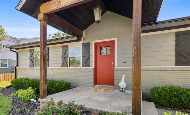 802 NW J Street, Bentonville, AR 72712