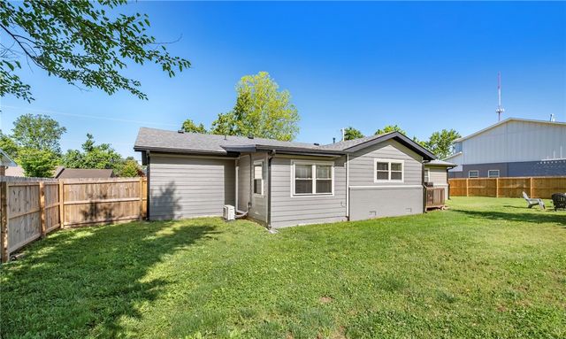 802 NW J Street, Bentonville, AR 72712