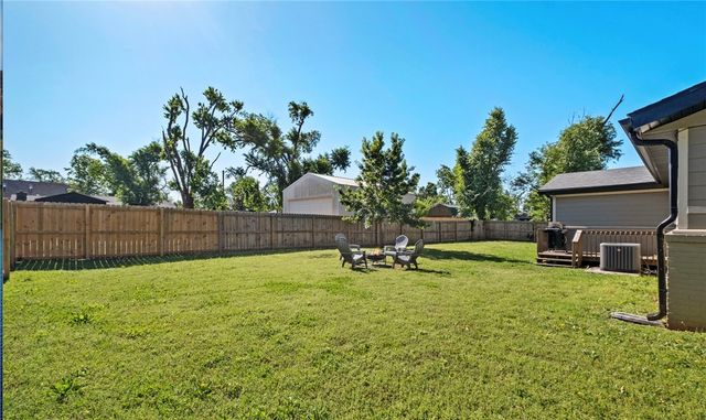 802 NW J Street, Bentonville, AR 72712