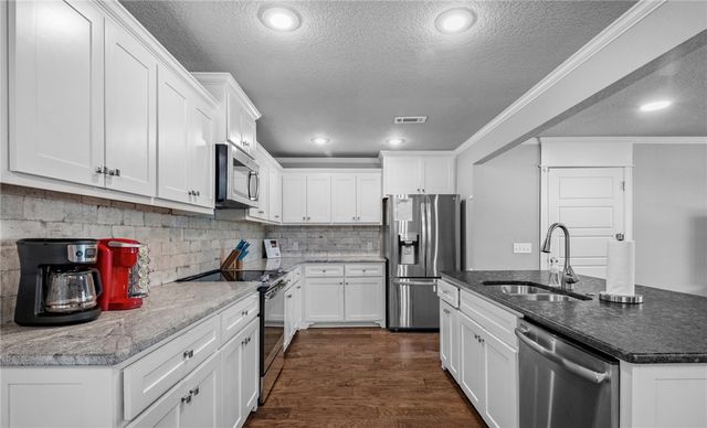 802 NW J Street, Bentonville, AR 72712