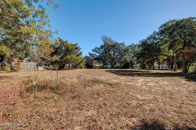 207 Moores Landing Ext, Hampstead, NC 28443