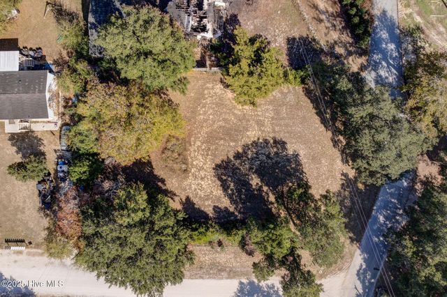 207 Moores Landing Ext, Hampstead, NC 28443