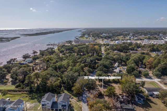 207 Moores Landing Ext, Hampstead, NC 28443