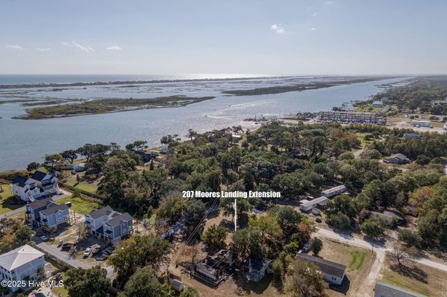 207 Moores Landing Ext, Hampstead, NC 28443