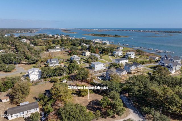 207 Moores Landing Ext, Hampstead, NC 28443