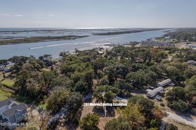 207 Moores Landing Ext, Hampstead, NC 28443