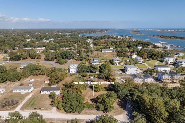 207 Moores Landing Ext, Hampstead, NC 28443