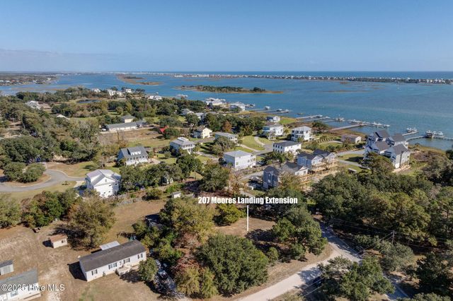 207 Moores Landing Ext, Hampstead, NC 28443