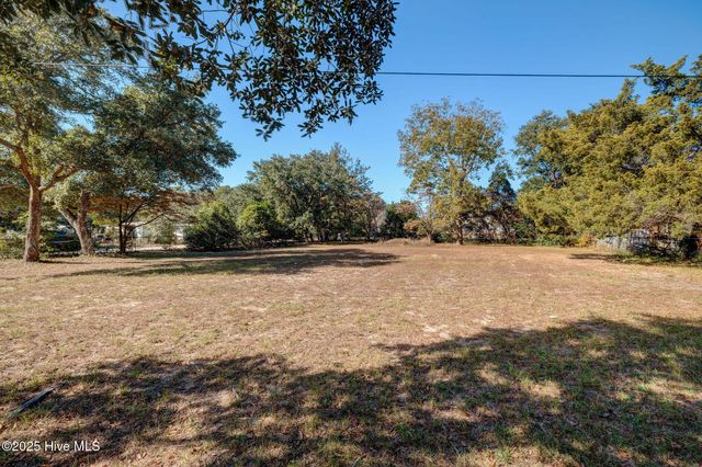 207 Moores Landing Ext, Hampstead, NC 28443