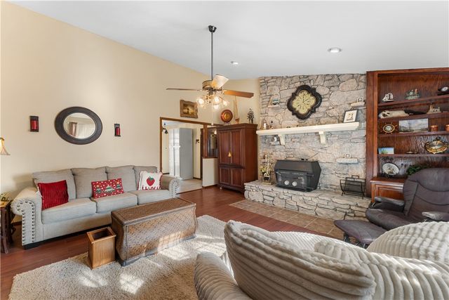 1307 W Pine Street, Rogers, AR 72758