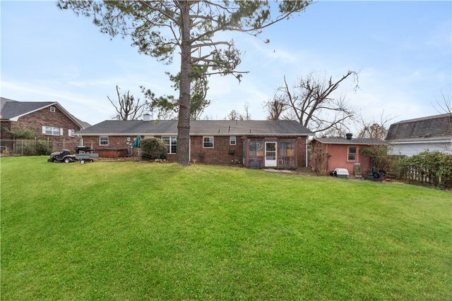 1307 W Pine Street, Rogers, AR 72758