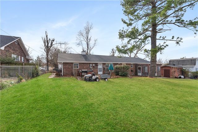 1307 W Pine Street, Rogers, AR 72758