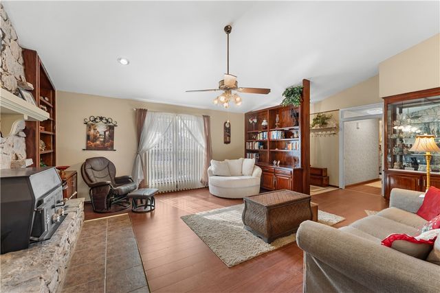 1307 W Pine Street, Rogers, AR 72758