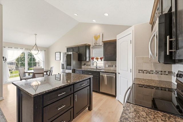 4822 SPRING Circle, Council Bluffs, IA 51503