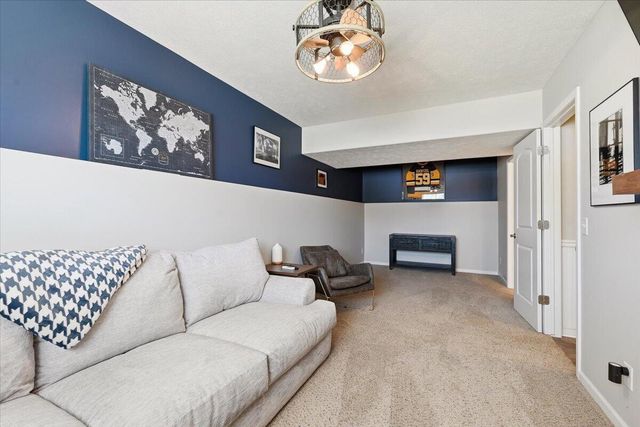 4822 SPRING Circle, Council Bluffs, IA 51503