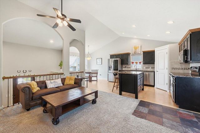 4822 SPRING Circle, Council Bluffs, IA 51503