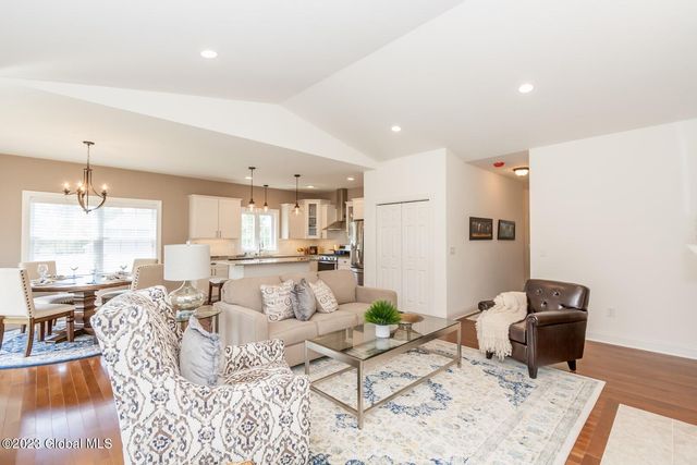 77 Lakepointe Way, Stillwater, NY 12866