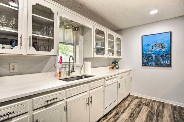 108 Camino Robles Street, Gun Barrel City, TX 75156