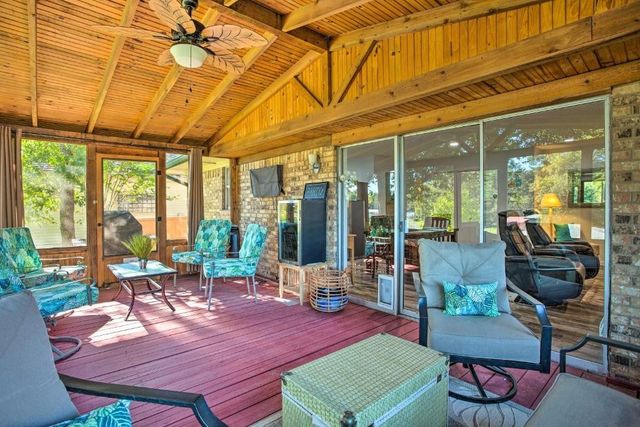 108 Camino Robles Street, Gun Barrel City, TX 75156