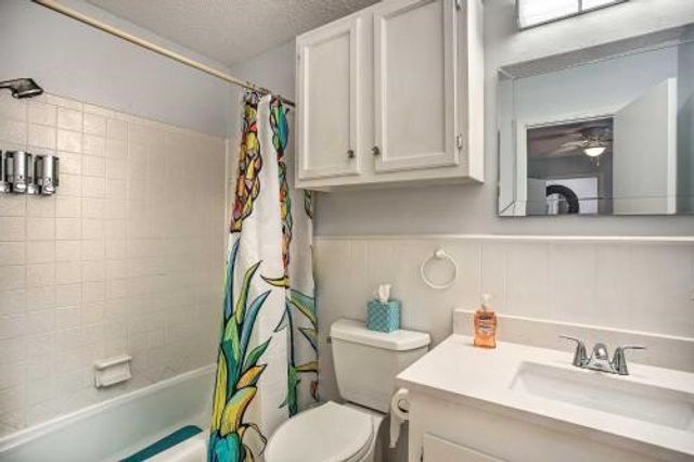 108 Camino Robles Street, Gun Barrel City, TX 75156