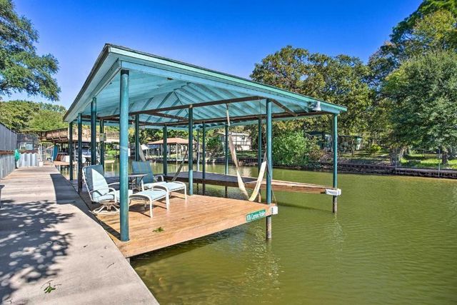 108 Camino Robles Street, Gun Barrel City, TX 75156