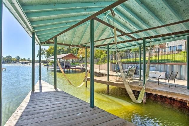 108 Camino Robles Street, Gun Barrel City, TX 75156
