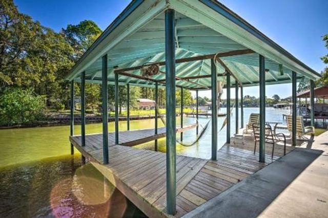 108 Camino Robles Street, Gun Barrel City, TX 75156
