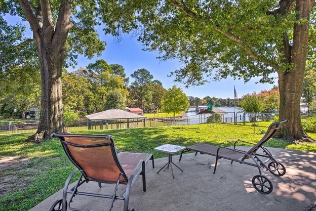 108 Camino Robles Street, Gun Barrel City, TX 75156