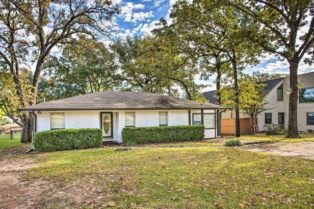 108 Camino Robles Street, Gun Barrel City, TX 75156