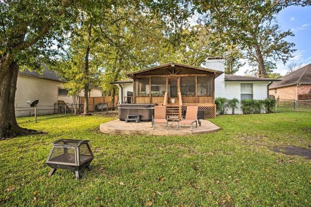 108 Camino Robles Street, Gun Barrel City, TX 75156
