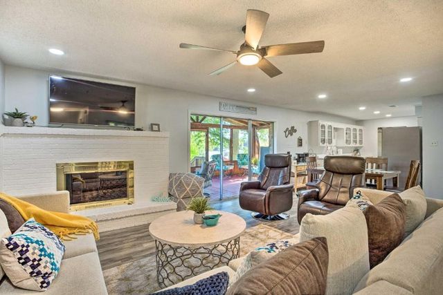 108 Camino Robles Street, Gun Barrel City, TX 75156
