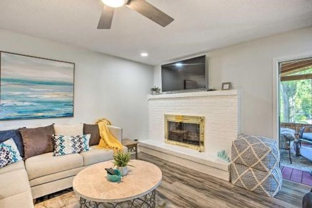 108 Camino Robles Street, Gun Barrel City, TX 75156