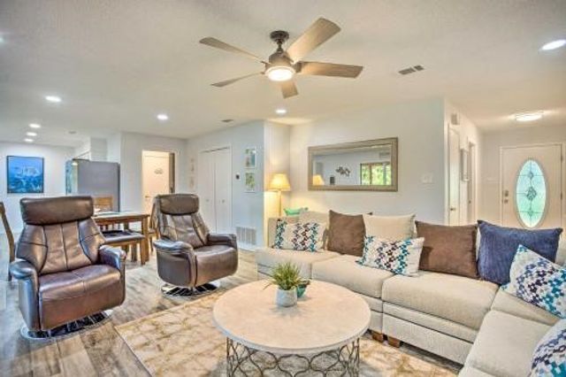 108 Camino Robles Street, Gun Barrel City, TX 75156