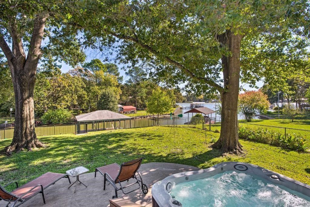 108 Camino Robles Street, Gun Barrel City, TX 75156