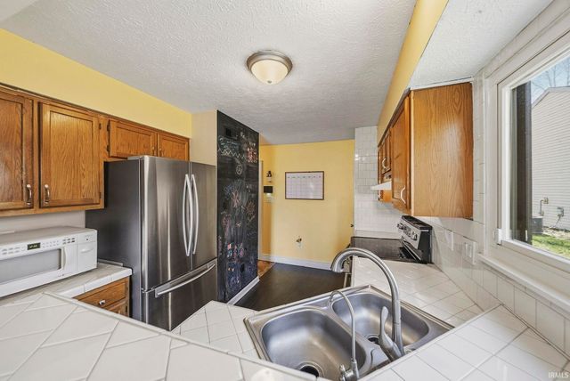 8828 Summer Walk W Drive, Indianapolis, IN 46227