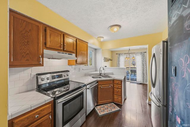 8828 Summer Walk W Drive, Indianapolis, IN 46227