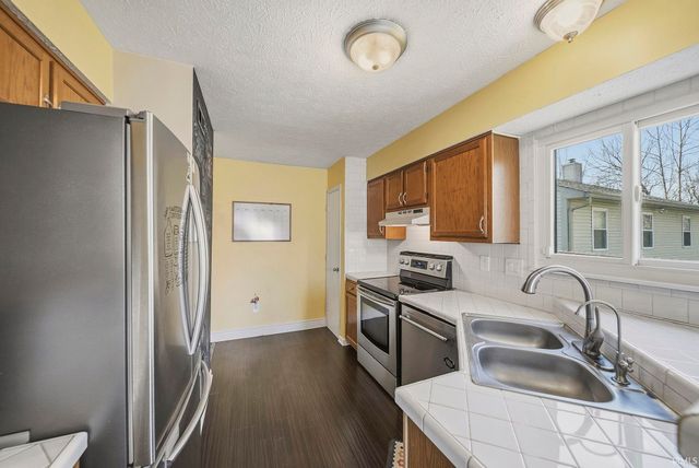 8828 Summer Walk W Drive, Indianapolis, IN 46227