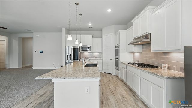 1606 FOLK VICTORIAN, New Braunfels, TX 78132