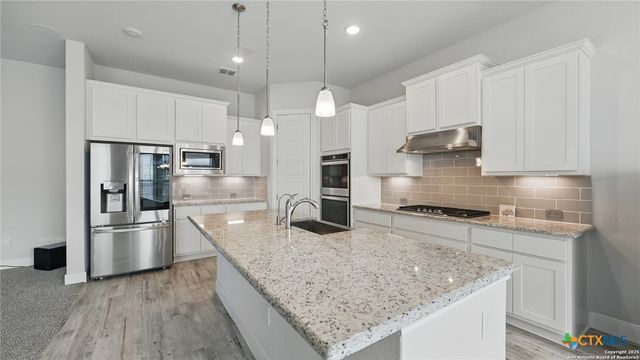 1606 FOLK VICTORIAN, New Braunfels, TX 78132