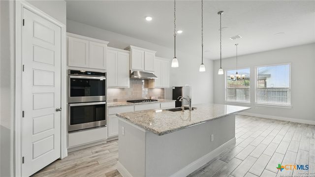 1606 FOLK VICTORIAN, New Braunfels, TX 78132