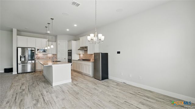 1606 FOLK VICTORIAN, New Braunfels, TX 78132