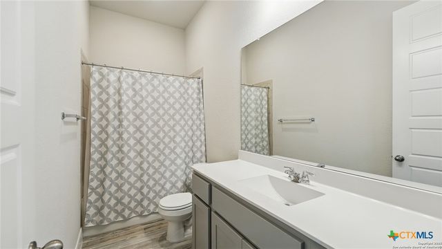 1606 FOLK VICTORIAN, New Braunfels, TX 78132