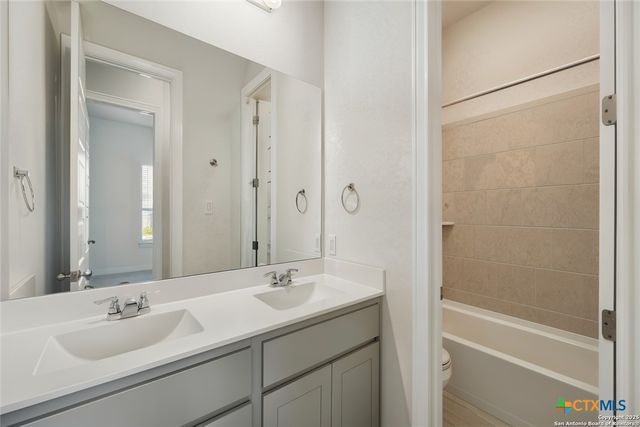 1606 FOLK VICTORIAN, New Braunfels, TX 78132
