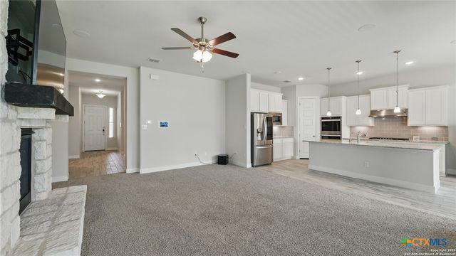 1606 FOLK VICTORIAN, New Braunfels, TX 78132