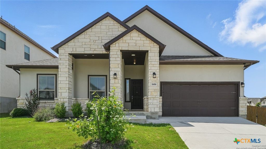 1606 FOLK VICTORIAN, New Braunfels, TX 78132
