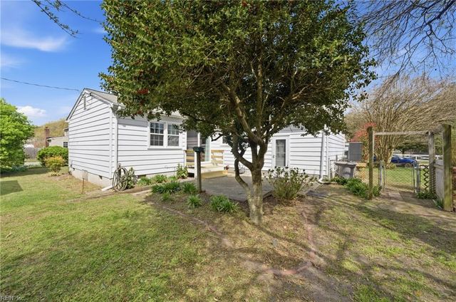 62 Hall RD, Hampton, VA 23664