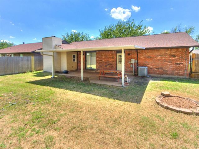 1200 N Southminster Street, Moore, OK 73160