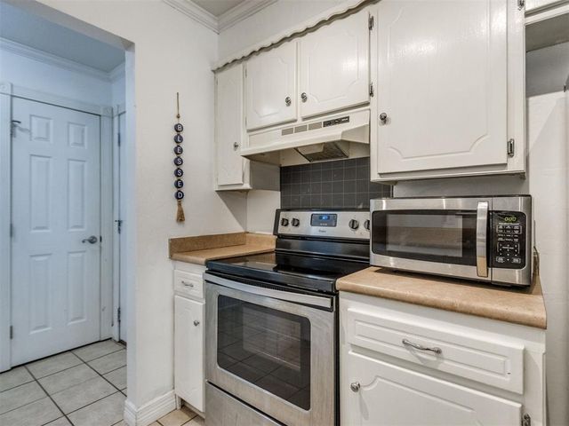 1200 N Southminster Street, Moore, OK 73160