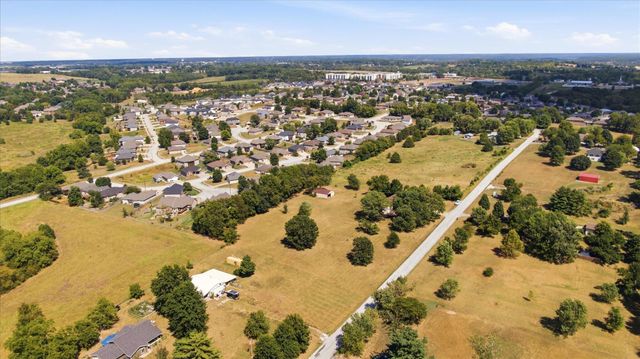 2775 W Heritage Drive, Ozark, MO 65721